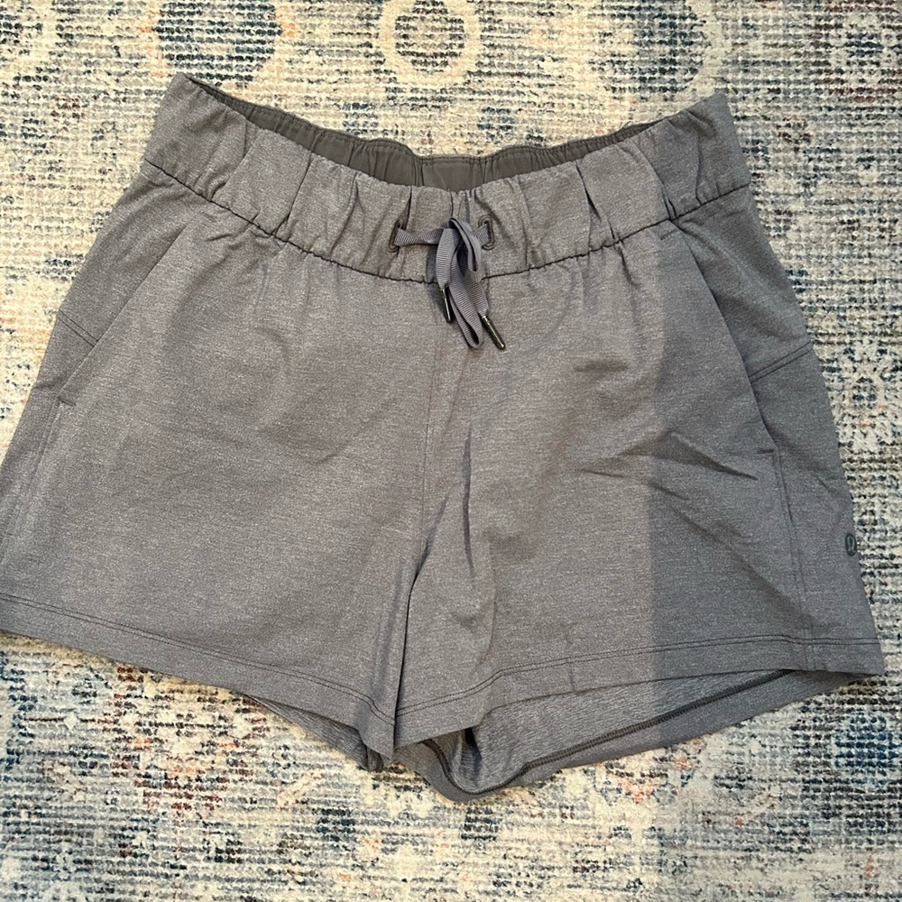 Lululemon shorts size 6